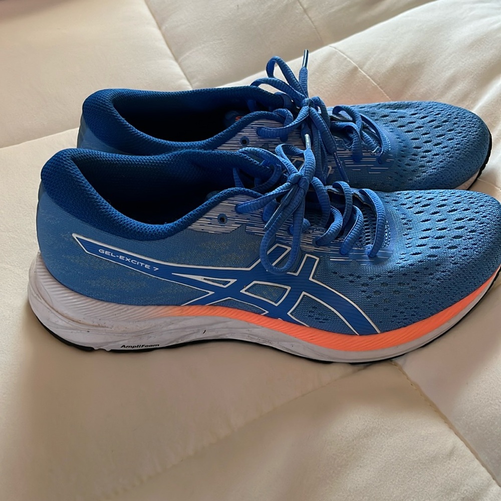 ASICS amplifoam running shoes